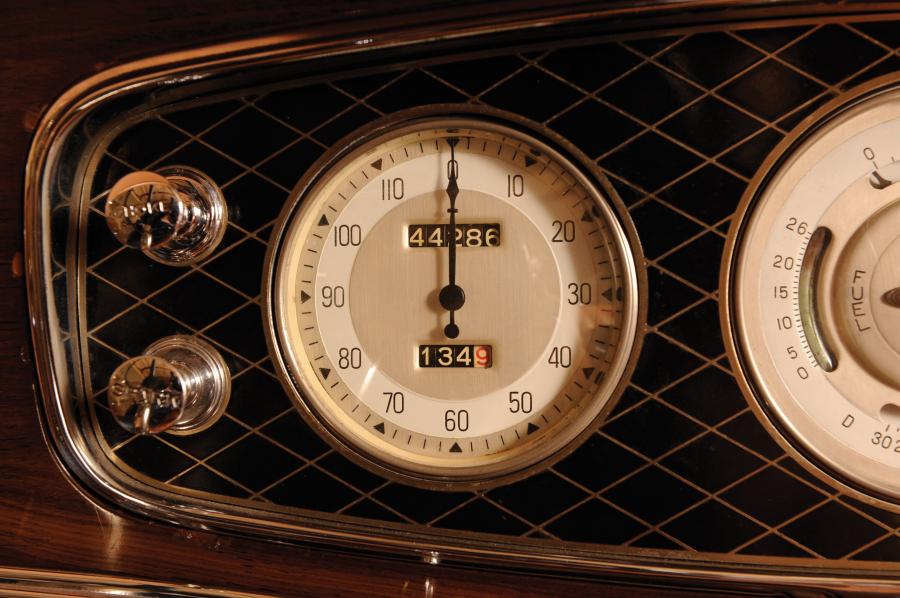 Панель приборов Lincoln Model KB Sport Phaeton 1933 года  (фото 6 из 12)